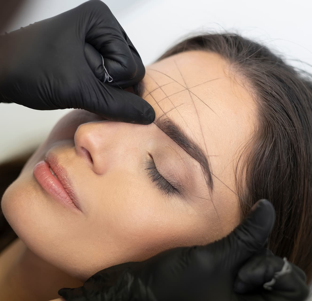 Especialistas en cejas en Ferrol: micropigmentación, laminado...